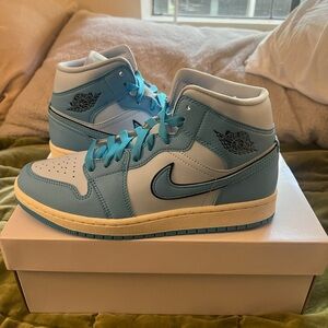 Women’s Air Jordan 1 Mid SE
